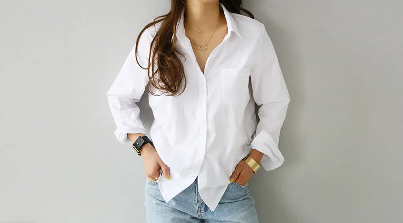 "Camisa Casual Branca Feminina de Algodão, Manga Longa, Corte Regular Fit: Elegância e Conforto para o Dia a Dia"